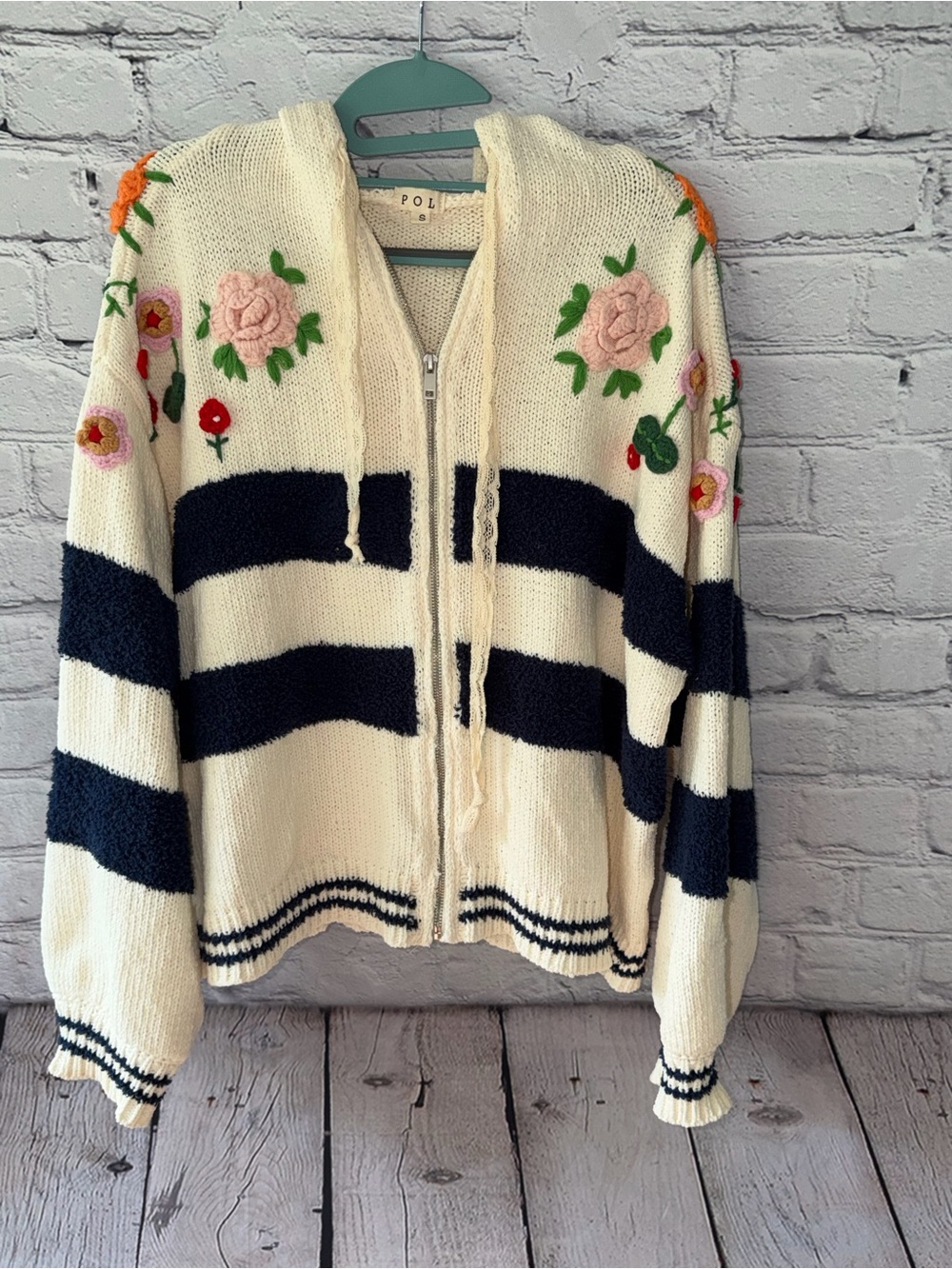 POL Cream & Navy Chenille Floral Embroidered Lounge Set Size Small